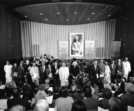 Distinguished participants at the United Nations Tribute standing on stage.