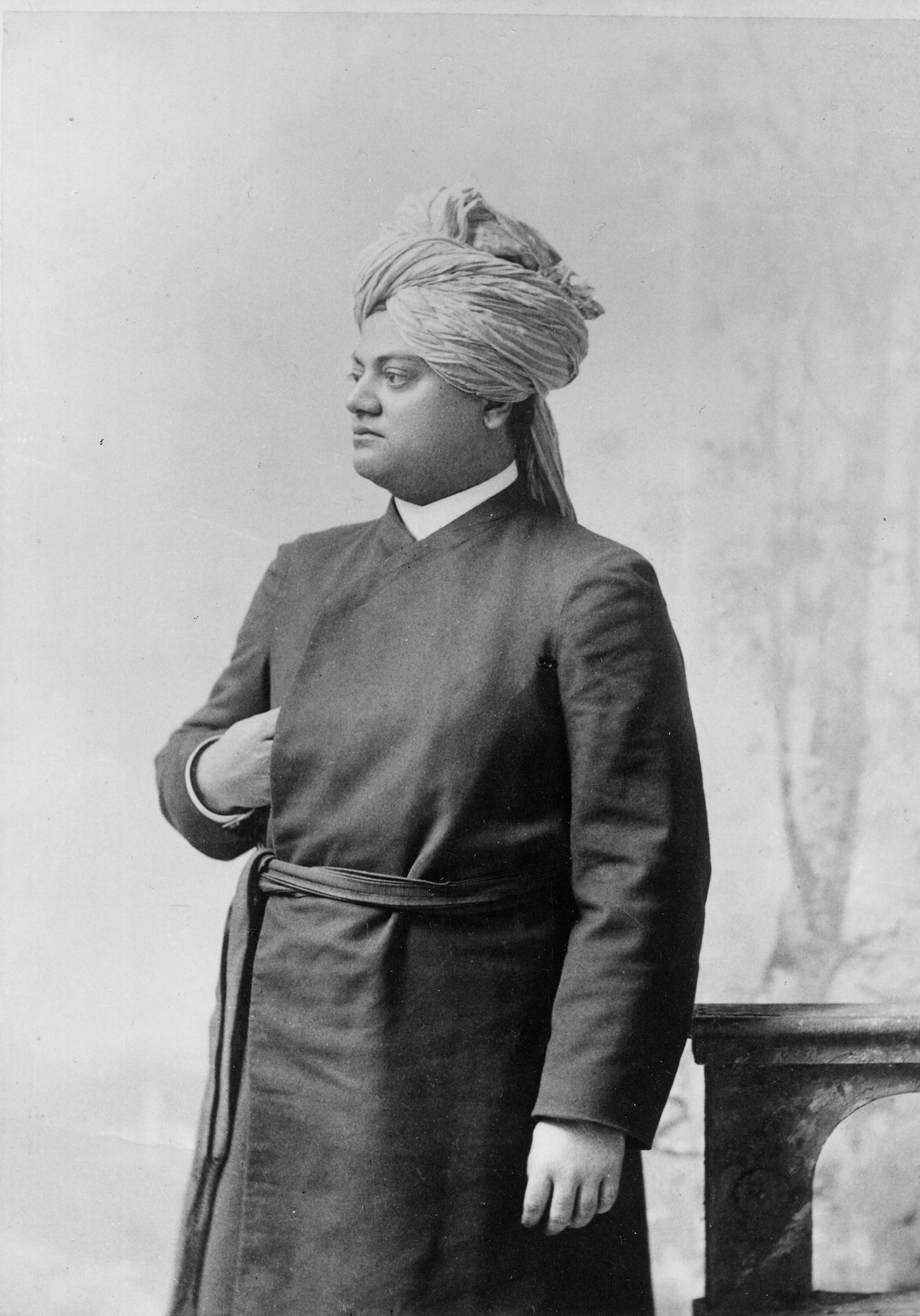 swami vivekananda standing images